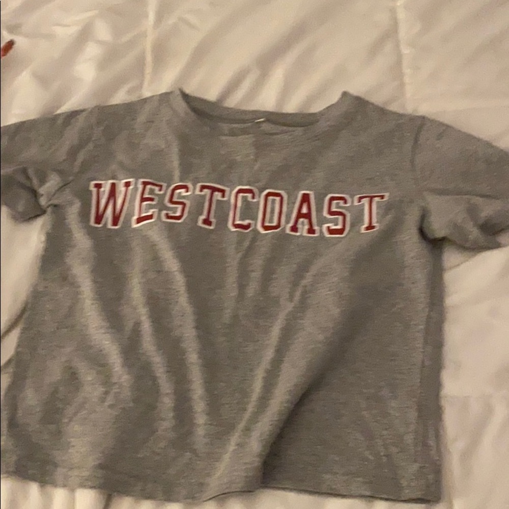 grey tee